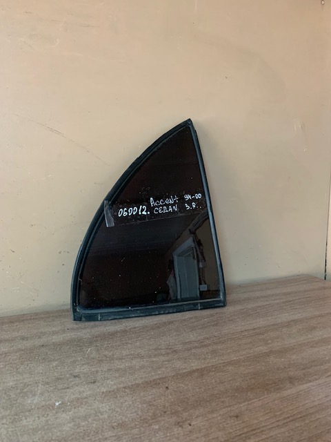 Hyundai Accent 1994-2000 Стекло двери задней правой (форточка)  для Hyundai Accent I 1994-2000  8357125010