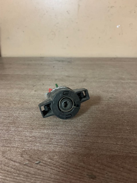 Ford Mondeo I Контактная группа замка зажигания (внутр номер 41217) Mondeo I 1993-1996 (93BB11572BB) цена без фишки!