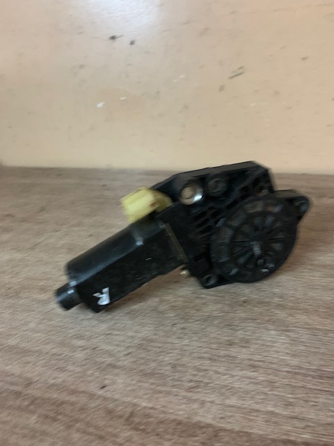 Hyundai Elantra 2000-2010 Моторчик стеклоподъемника Elantra 2000-2005 (ПРАВЫЙ задний) (834602D001)
