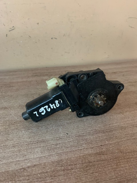 Hyundai Elantra 2000-2010 Моторчик стеклоподъемника Elantra 2000-2005 (левый 824502D001) 824502D000