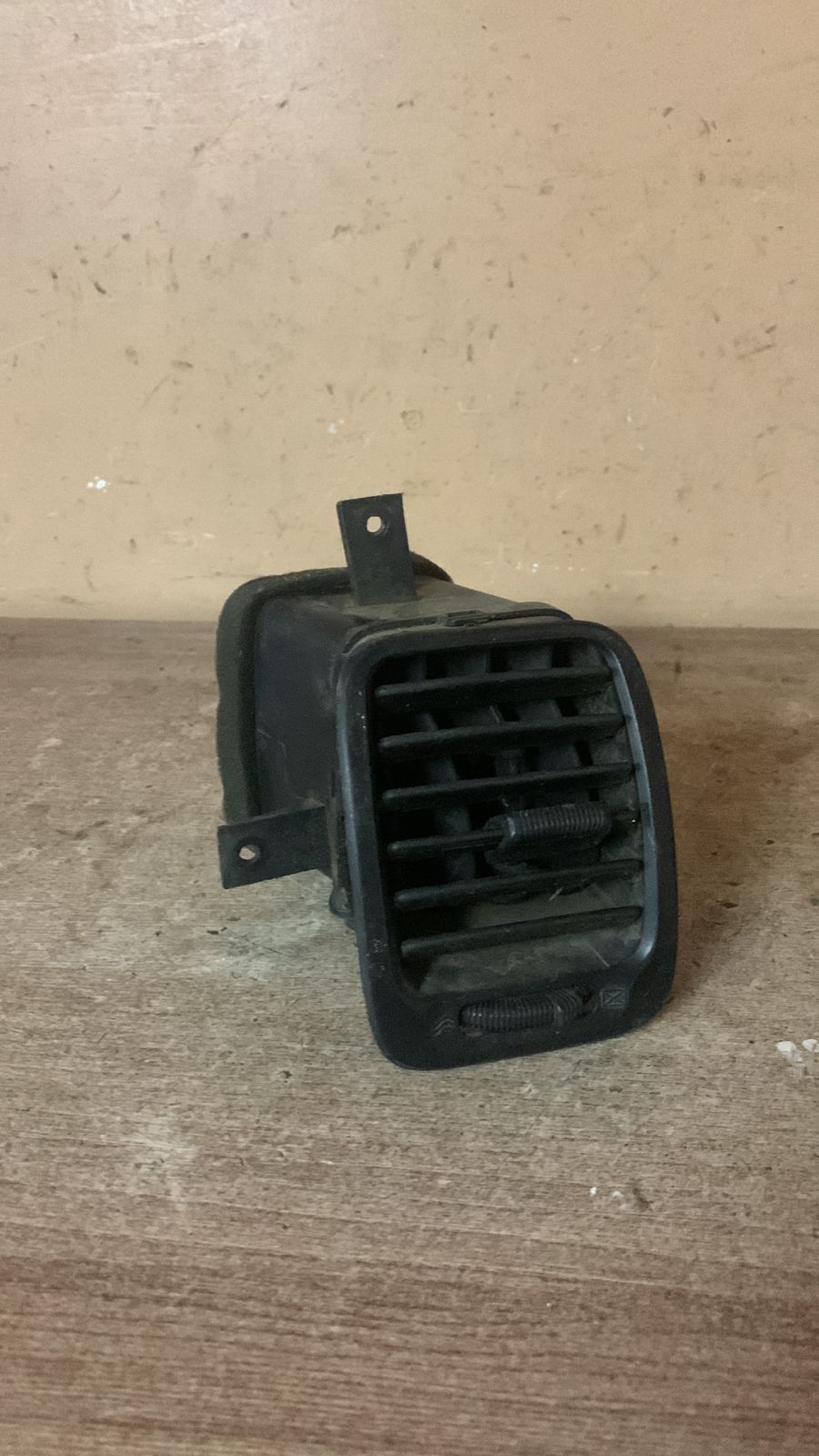 Hyundai Sonata IV (EF)- Sonata Tagaz Дефлектор воздушный Sonata IV (EF)/ Sonata Tagaz 2001-2012 (ПРАВЫЙ В ТОРПЕДО ) 9746138000