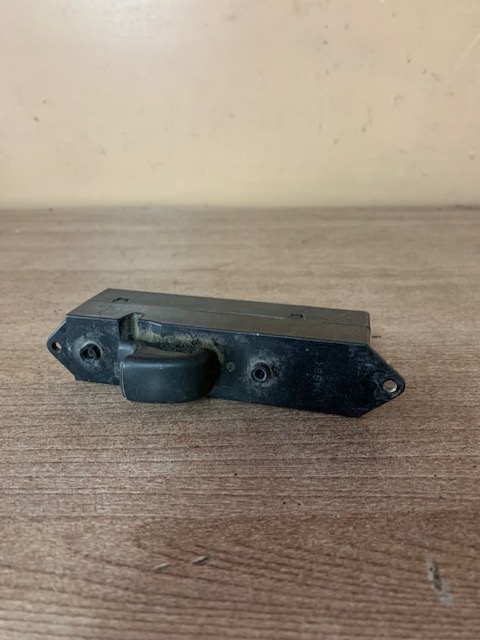 Mitsubishi Pajero-Montero Sport (K9) Кнопка стеклоподъемника Pajero/Montero Sport (K9) 1998-2008 (ЗАДНЯЯ ПРАВАЯ MR194819)
