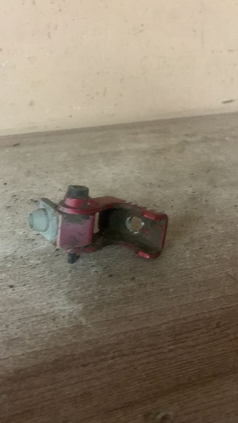 Peugeot 206 Петля двери задней  Peugeot 206 1998-2012 (НИЖНЯЯ ПРАВОЙ=ВЕРХНЯЯ ЛЕВОЙ 9035L5)