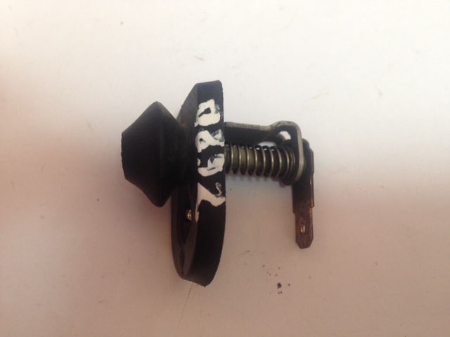 Mitsubishi Pajero-Montero Sport (K9) Выключатель концевой Pajero/Montero Sport (K9) 1998-2008;L400 1994-2001 (ЗАДНИЙ MB818520)