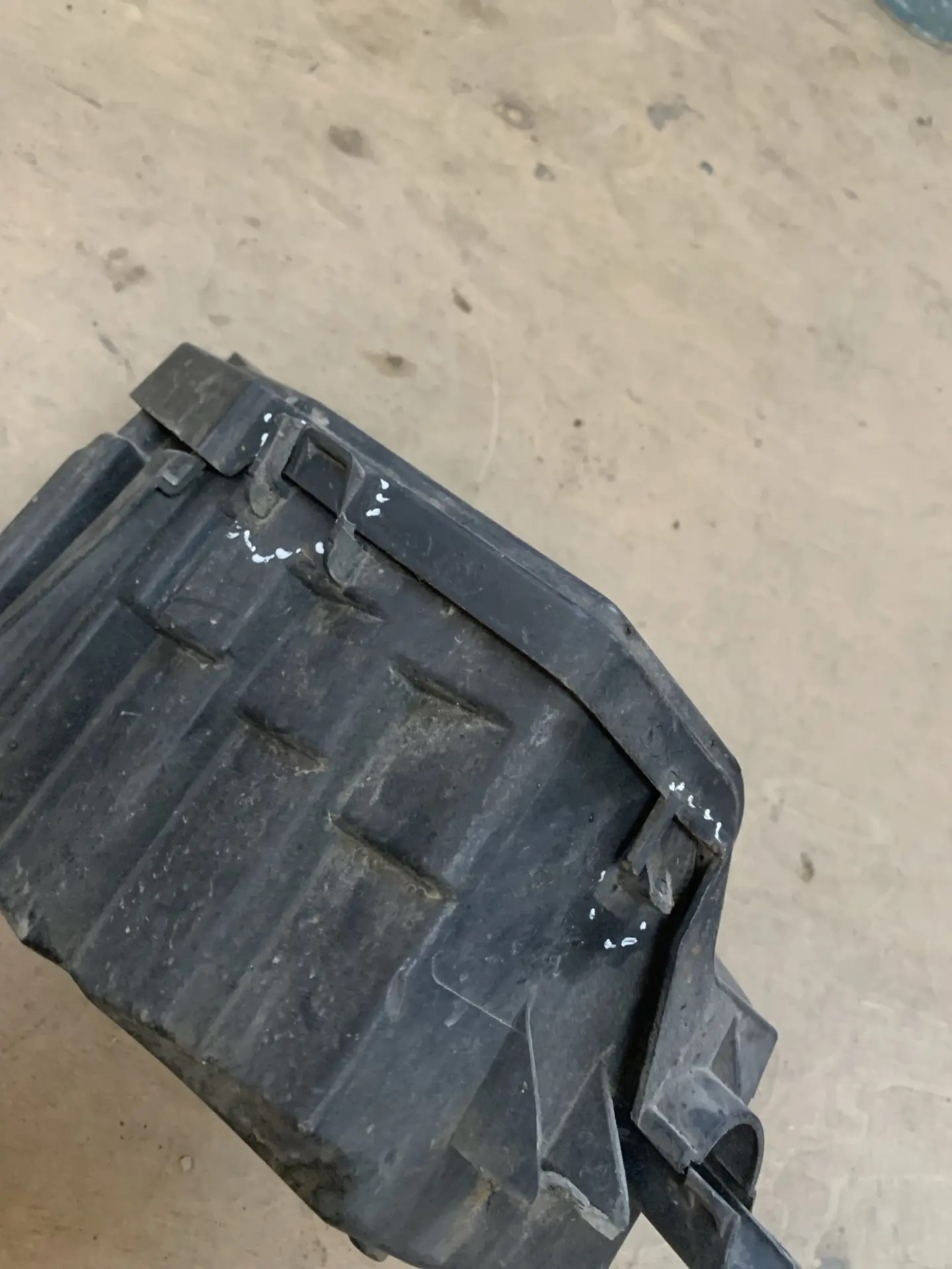 Renault Logan 2005-2014 Корпус блока предохранителей для Renault Logan 2005-2014  (243800196R) СЛОМАНЫ КРЕПЛЕНИЯ