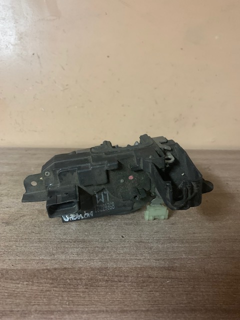 Opel Astra H - Family Замок двери передней правой OPEL ASTRA H/ZAFIRA B  13220368