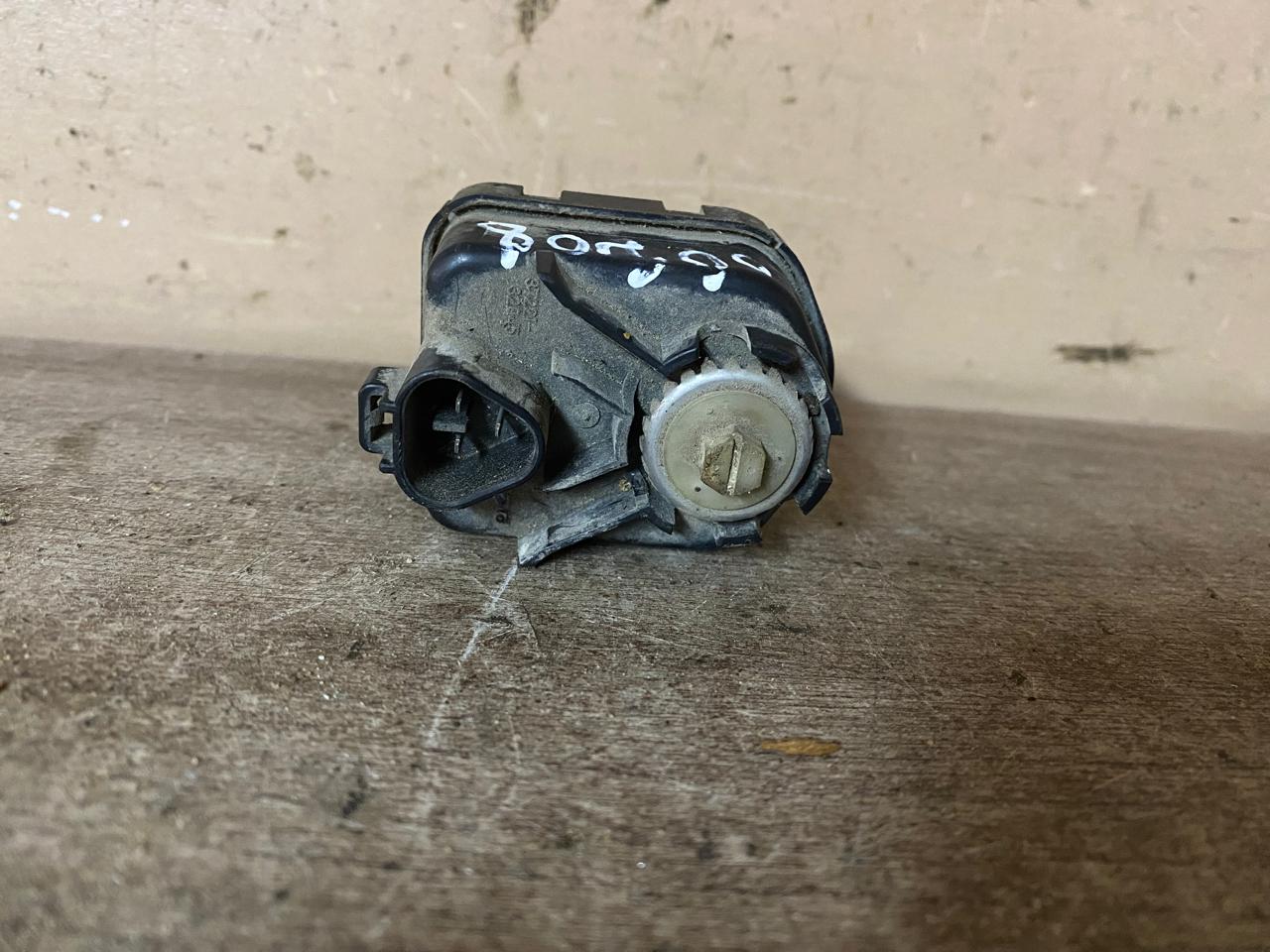 Моторчик корректора фары Yaris 2005-2011;Land Cruiser (100) 1998-2007;Camry V40 2006-2011;Land Cruiser (200) 2008>;Land Cruiser (120)-Prado 2002-2009;Corolla E15 2006-2013;HiAce H200 2005>;Land Cruiser (150)-Prado 2009> ()