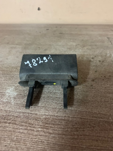 Audi A6 [C5] Ручка открывания багажника AUDI A6 [C5] (1997-2004) 4B0827778A