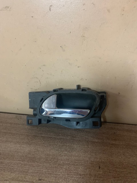 Citroen C4 2005-2011 Ручка двери внутренняя левая C4 2005-2011;407 2004-2010;C6 2006-2012 (ПЕРЕД=ЗАД 9143J9)
