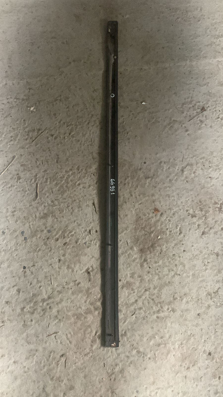 Volkswagen Passat B5 1996-2000 Молдинг передней правой двери VW PASSAT B5 (верхний) 3B0853516 сломано одно крепление