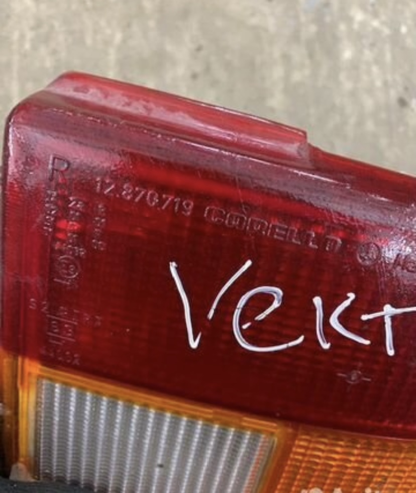 Фонарь задний правый Vectra A 1988-1995 до93г carello 90307543