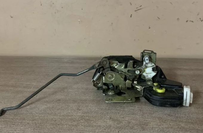 Hyundai Elantra 2000-2010 Замок двери передней левой для Hyundai Elantra 2000-2005 (813102D000) НЕ РАБОТАЕТ АКТИВАТОР!