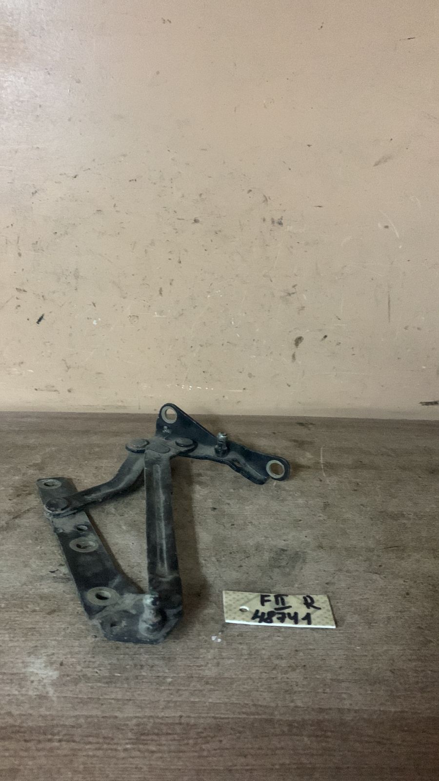 Ford FOCUS 2 2005-2008 Петля крышки багажника FORD FOCUS I/FOCUS II (ПРАВАЯ) XS41F42700AF  1595457