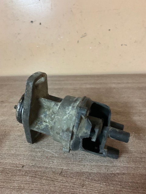 Nissan Sunny N14 Распределитель зажигания для Nissan Sunny N14 1990-1995 (GA16I) дефект крышки
