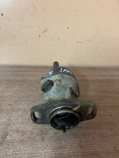 Nissan Sunny N14 Распределитель зажигания для Nissan Sunny N14 1990-1995 (GA16I) дефект крышки