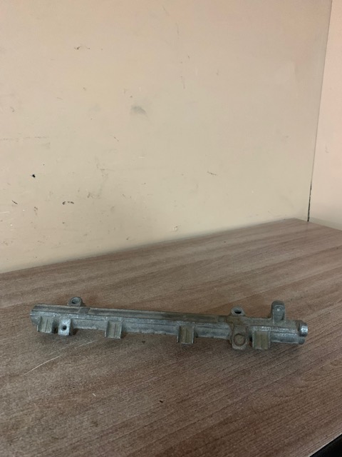 Рейка топливная (рампа) для Mitsubishi Lancer (CS/Classic) 2003-2007  MR420461 4G13