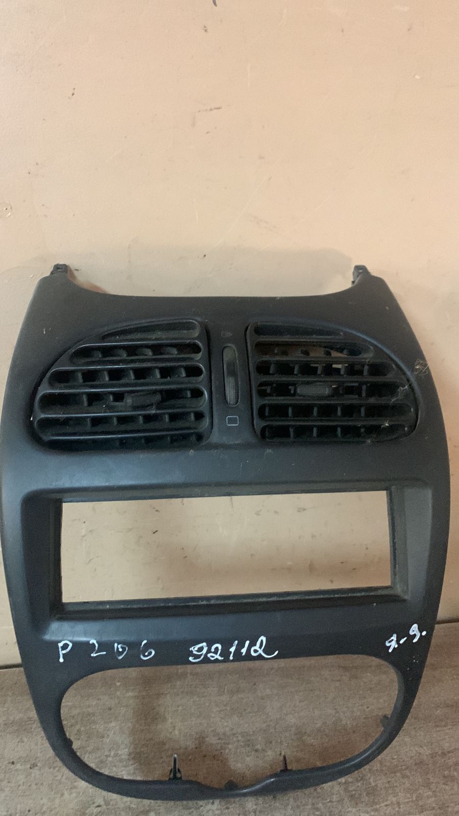 Peugeot 206 Накладка (кузов внутри) Peugeot 206 1998-2012 9655464277 8211C4
