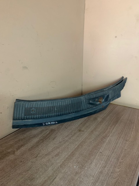 Daewoo Espero Решетка стеклооч. (планка под лобовое стекло) для Daewoo Espero 1991-1999 (левая 96214550)